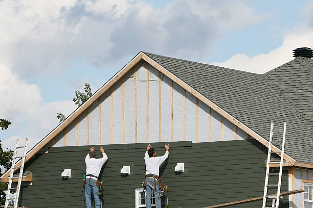 Professional Siding technician working in North Springfield, VA